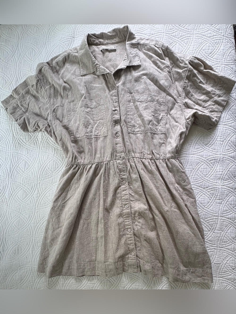 Abercrombie & Fitch Taupe Button-Front Pocket Shirt Dress - Picture 3 of 9